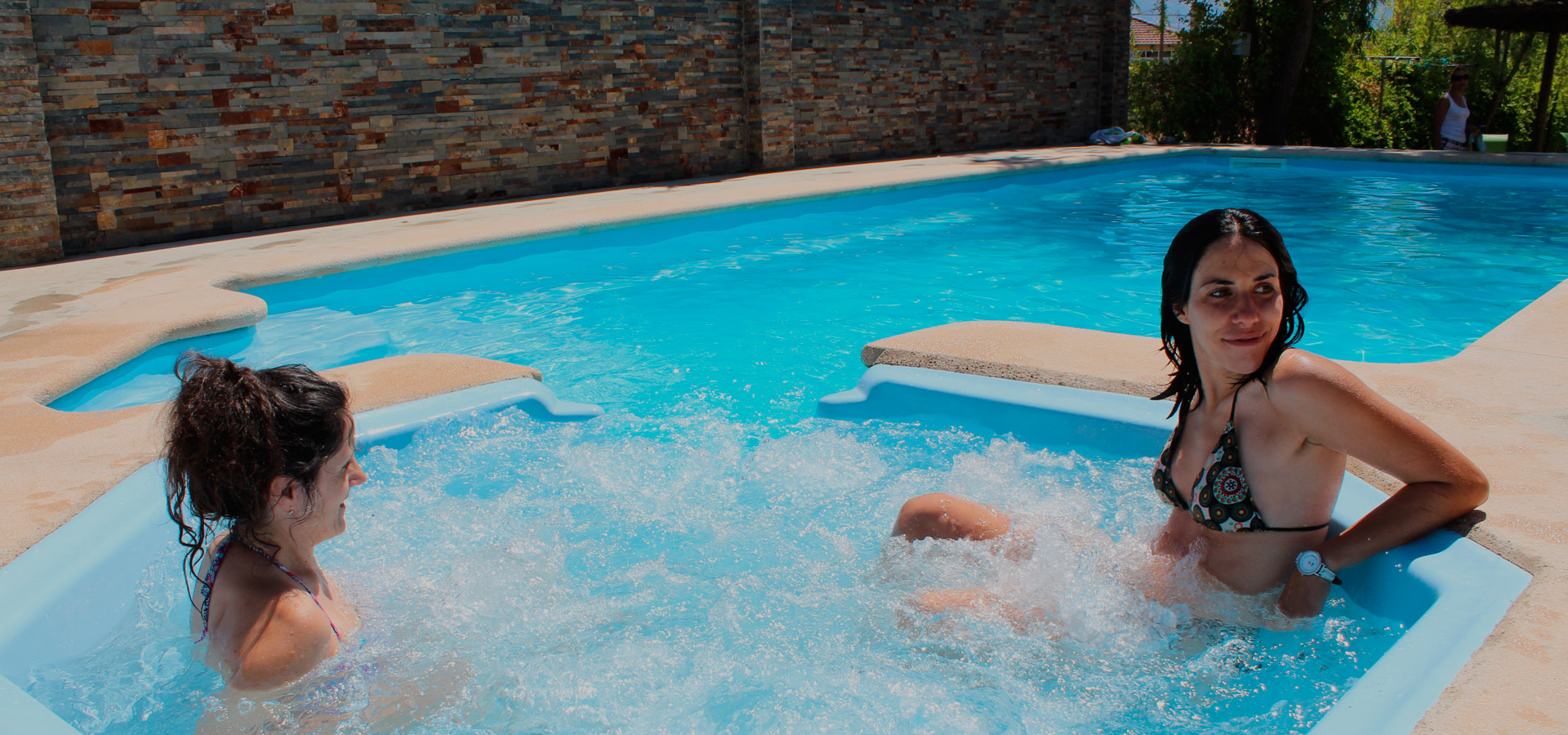 Chicas en la piscina